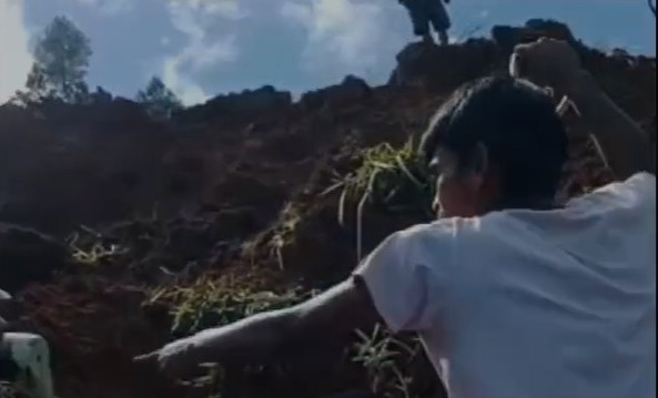 Longsor Terjang Bastem Utara Luwu Sulawesi Selatan, Sejumlah Pengendara Tertimbun