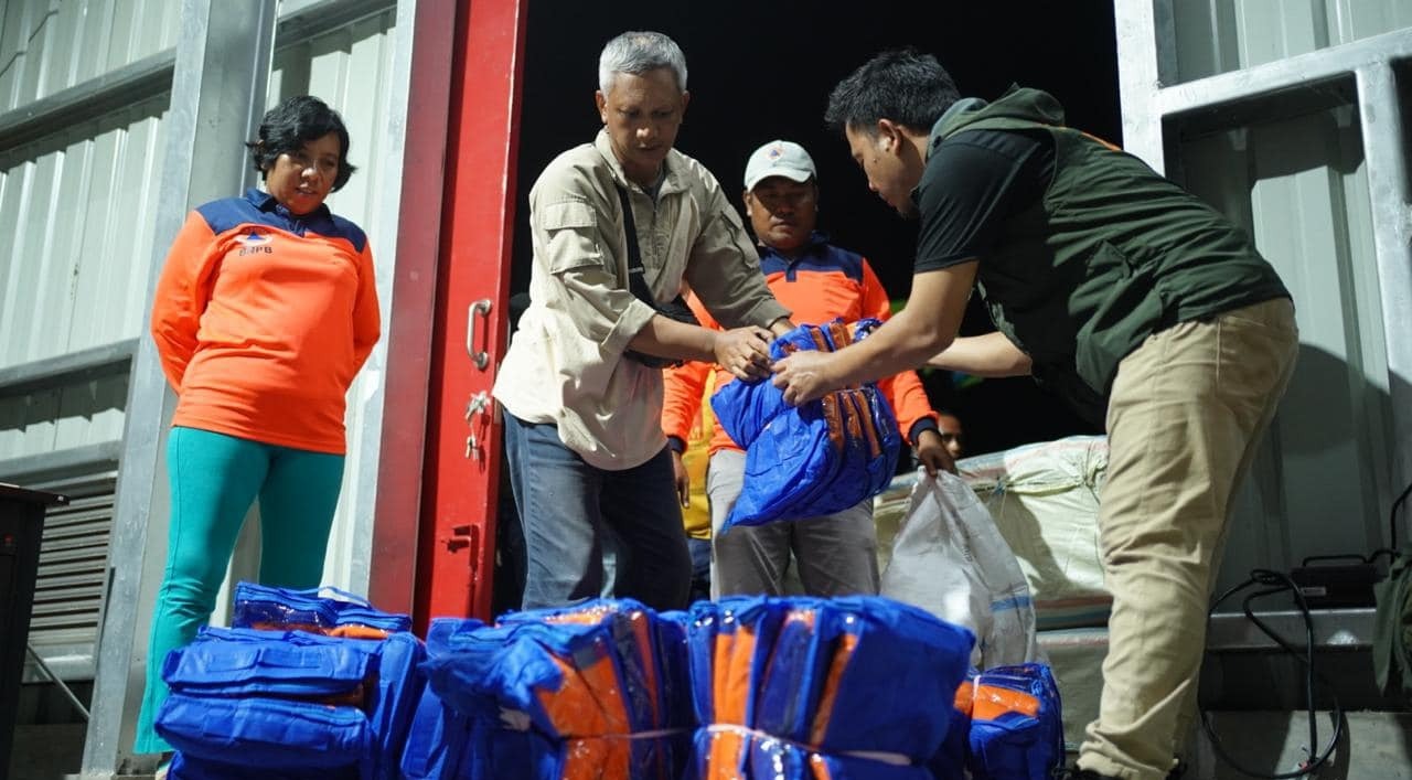 BNPB Kirim 16 Ton Bantuan untuk Warga Terdampak Erupsi Gunung Ibu di Halmahera Barat