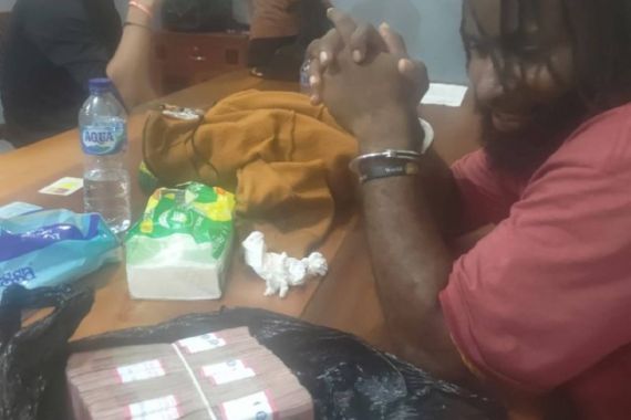 Satgas Damai Cartenz Tangkap Anggota KKB Enes Dapla, Bawa Uang Rampasan untuk Beli Senjata