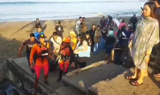 Tim SAR Gabungan Temukan Jasad Wisatawan yang Tenggelam di Pantai Berawa Bali