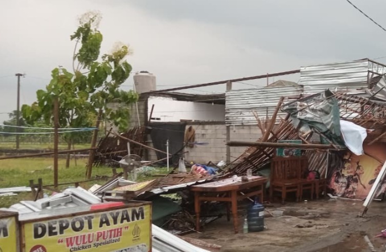 Angin Kencang dan Curah Hujan Tinggi Picu Bencana di Sejumlah Daerah