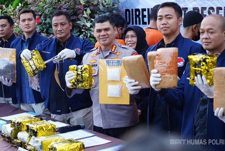 Polda Jabar Gagalkan Peredaran Narkoba Jaringan Internasional dan Lokal Digagalkan, Sita 17 Kg Sabu dan 19 Kg Ganja