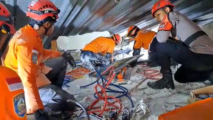 Polda Jatim Kerahkan Tim DVI untuk Evakuasi dan Identifikasi Korban Runtuhnya Mushala Ponpes Al Khoziny