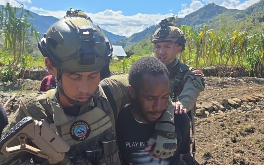 Satgas Damai Cartenz Ringkus Dua Anggota KKB Pemasok Amunisi di Puncak Jaya Papua Tengah